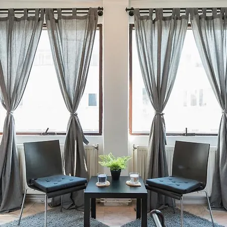 University Square Studio * Bükreş